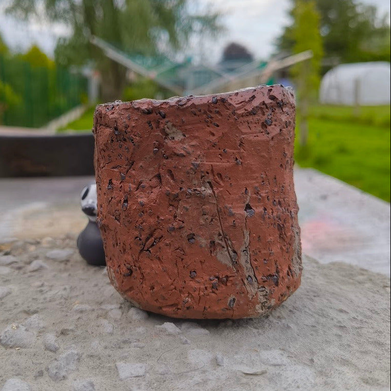 Gregory - zware pot in rode klei